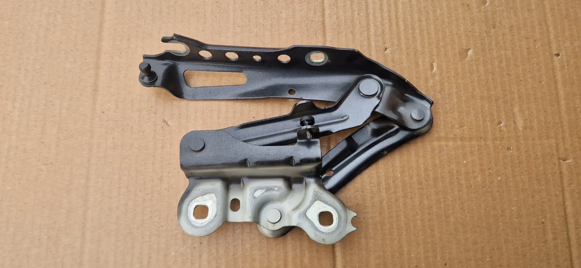 3V0823302 MOTOR KAPUT MENTEŞESİ