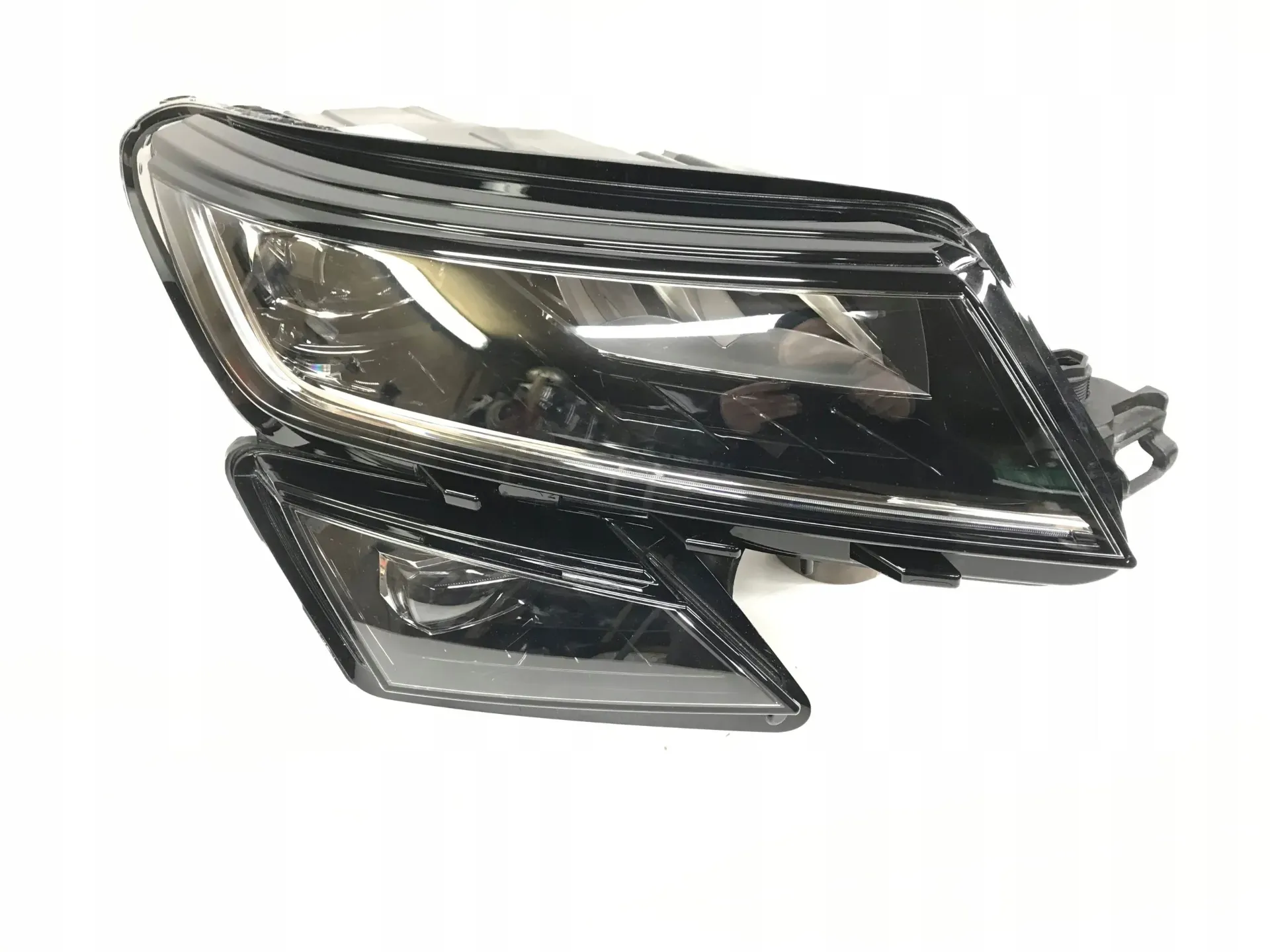 566941016E LED FAR