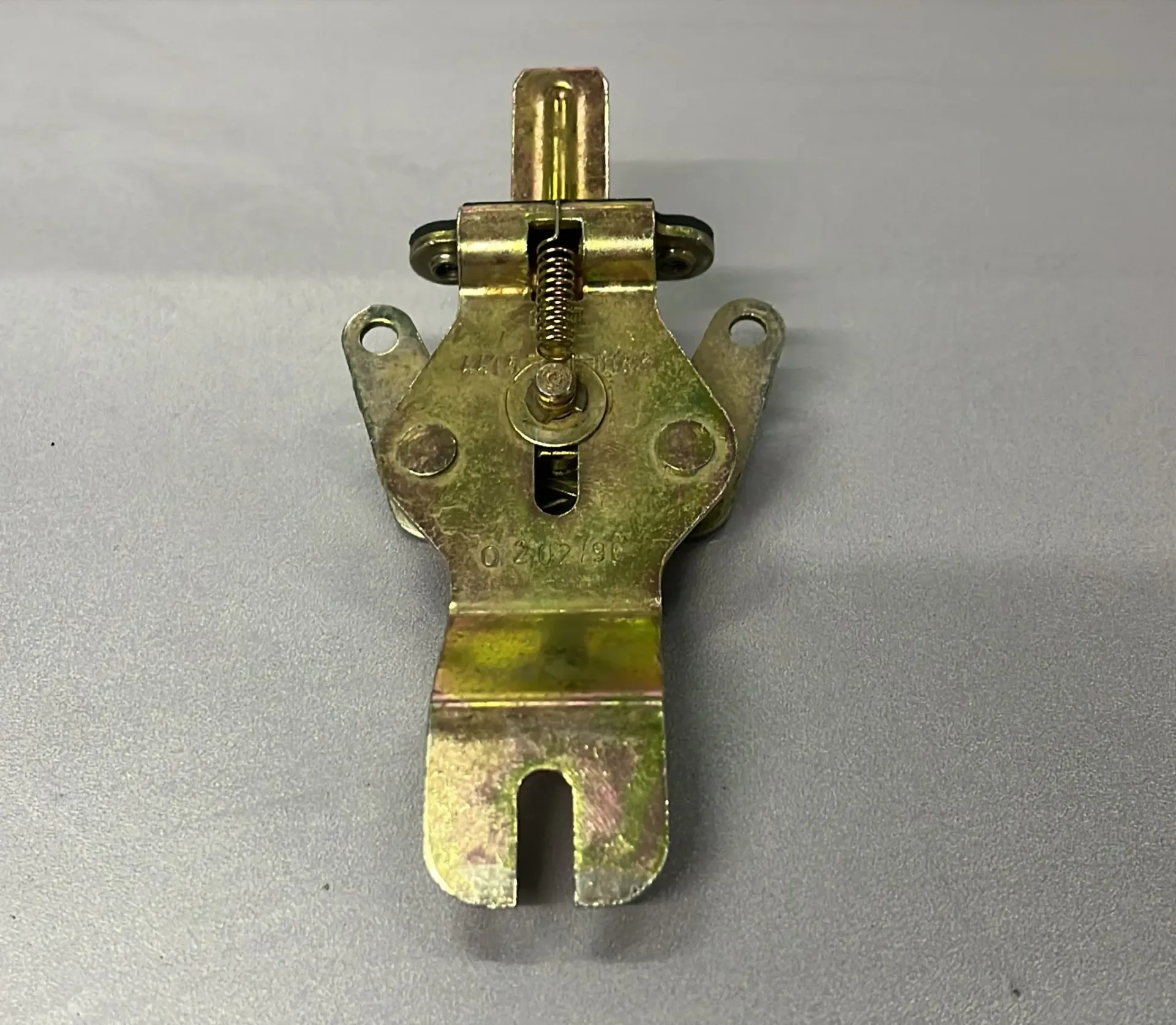 6U7827571** KİLİT,KASA ARKA