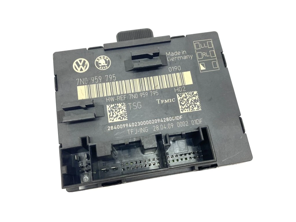 7N0959795D** ÜNİTE,KONTROL KAPI ARKA