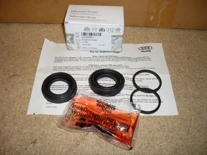 8D0698671 LASTİK,DİSK FREN TK.